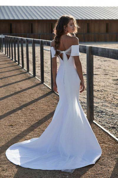 Hermosos vestidos de novia de satén sencillos con hombros descubiertos para la playa